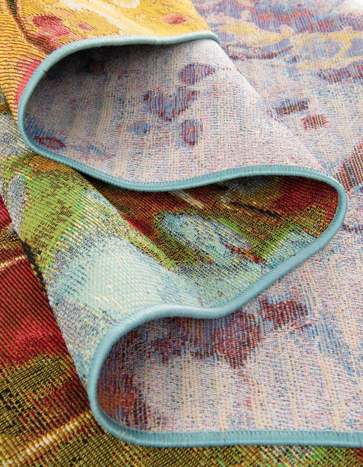 Detail image of  7' 10 x 7' 10  Washable Botanical Indoor / Outdoor Round Rug