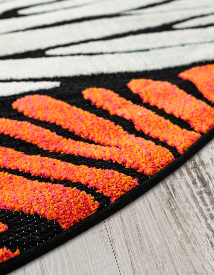 Detail image of  6' x 6'  Washable Casablanca Indoor / Outdoor Round Rug