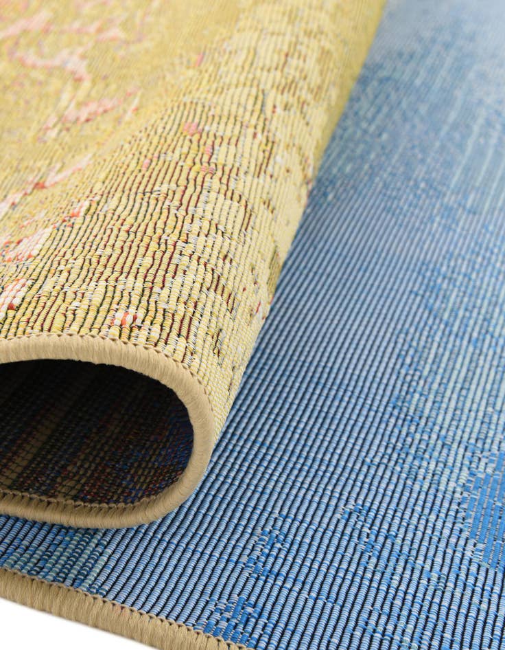 Detail image of  7' 10 x 7' 10  Washable Coastal Indoor / Outdoor Round Rug