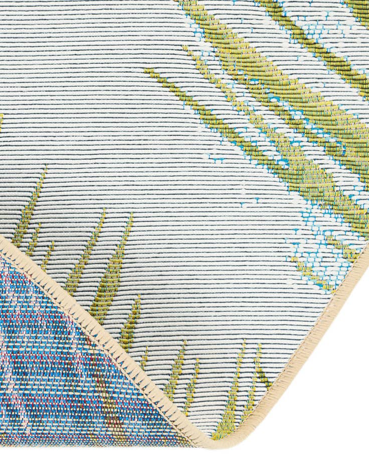Detail image of  7' 10 x 7' 10  Washable Coastal Indoor / Outdoor Round Rug
