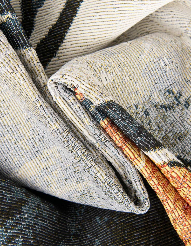 Detail image of  7' 10 x 7' 10  Washable Modern Indoor / Outdoor Round Rug