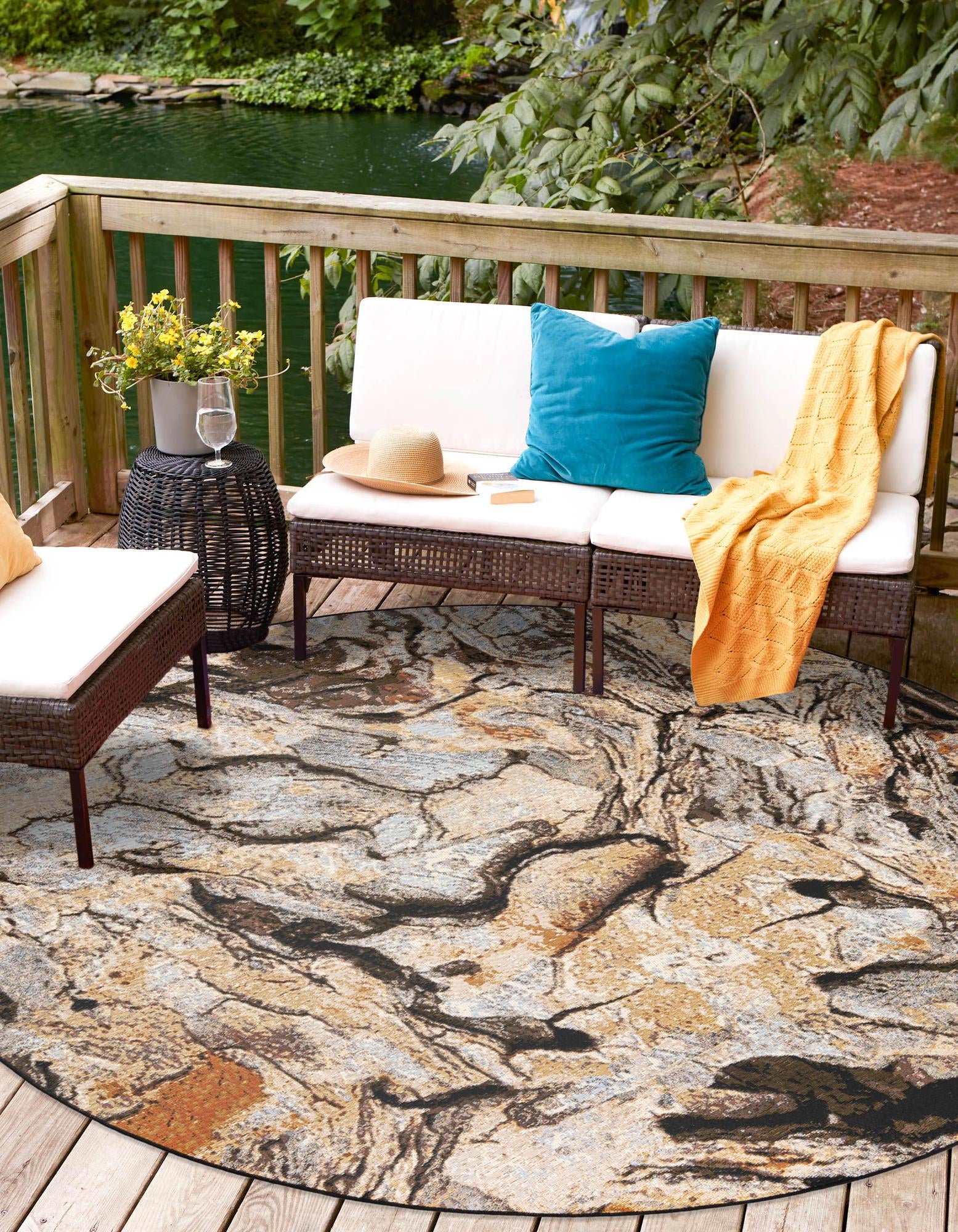 Multicolor 7' 10 x 7' 10 Modern Indoor / Outdoor Round Rug | Rugs.com