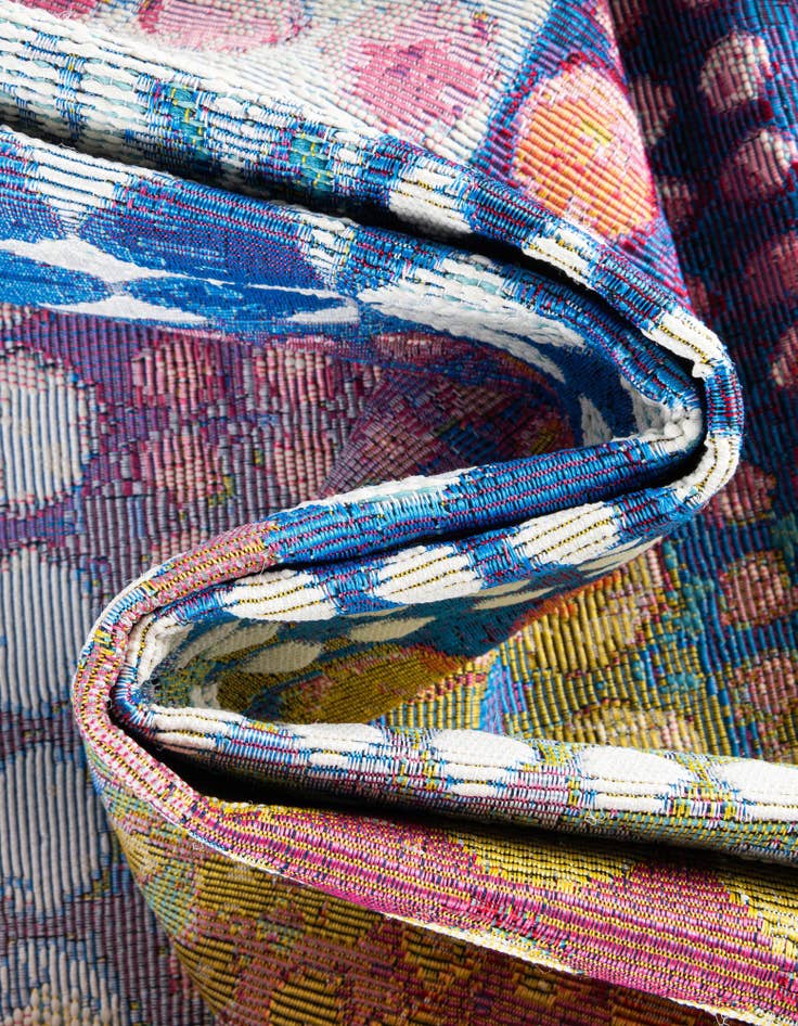 Detail image of  8' x 8'  Washable Modern Indoor / Outdoor Round Rug