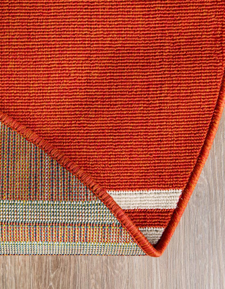 Detail image of  7' 10 x 7' 10  Washable Modern Indoor / Outdoor Round Rug