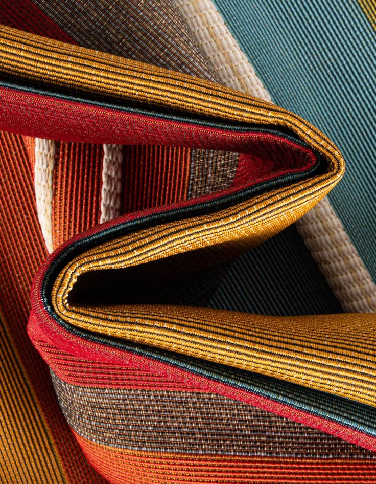 Detail image of  4' x 4'  Washable Modern Indoor / Outdoor Round Rug