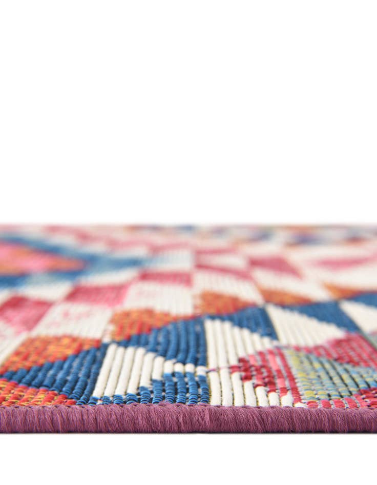Detail image of  7' 10 x 7' 10  Washable Southwestern Indoor / Outdoor Round Rug