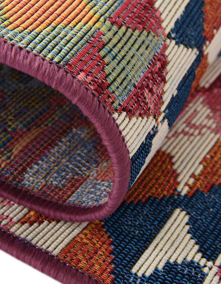 Detail image of  7' 10 x 7' 10  Washable Southwestern Indoor / Outdoor Round Rug