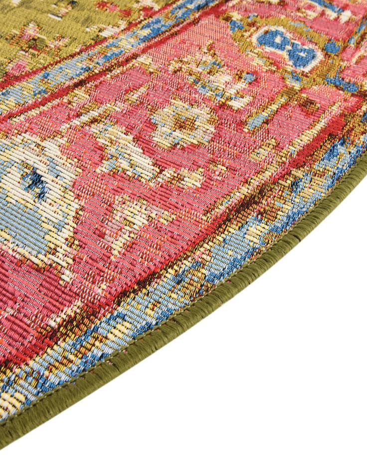Detail image of  7' 10 x 7' 10  Washable Traditional Indoor / Outdoor Round Rug