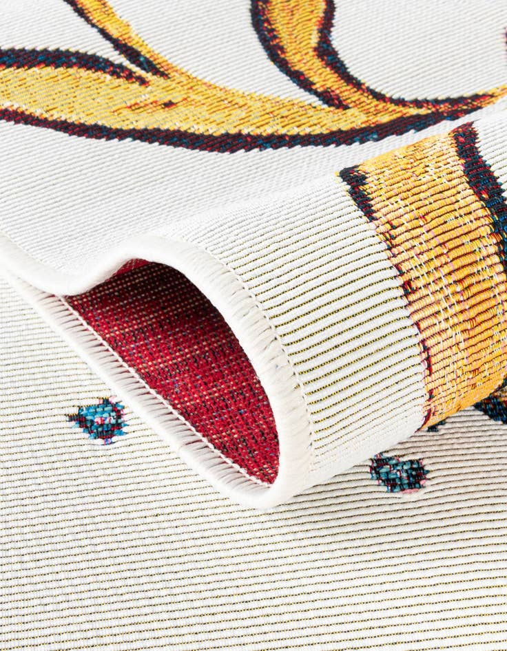 Detail image of  8' x 8'  Washable Traditional Indoor / Outdoor Round Rug