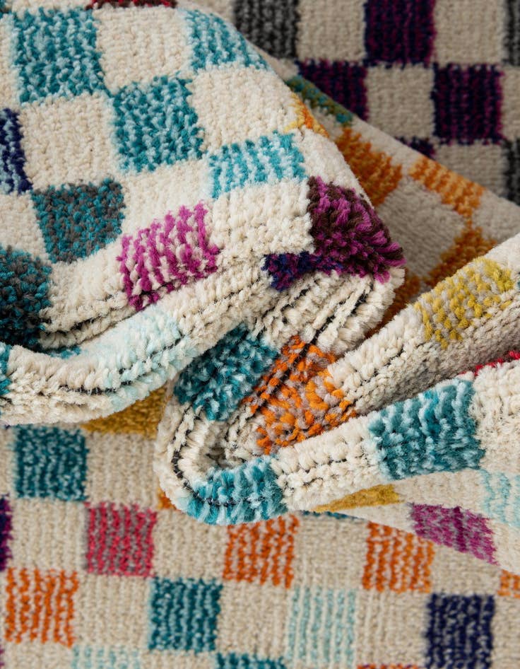 Detail image of  8' x 8'  Washable Theia Round Rug