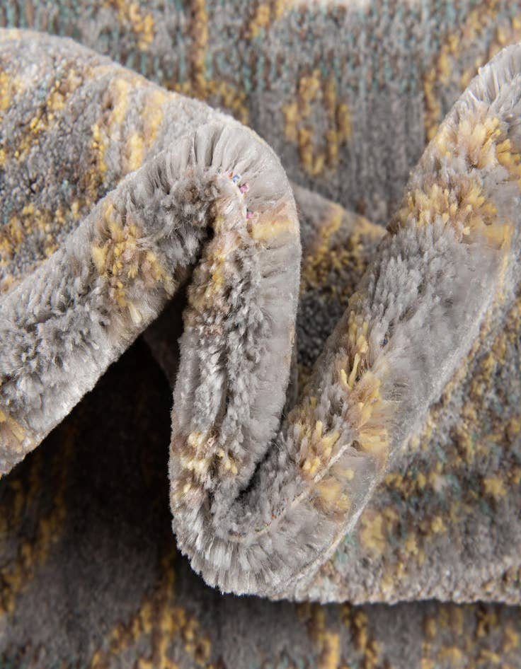 Detail image of  2' 3 x 6' Alexis Runner Rug