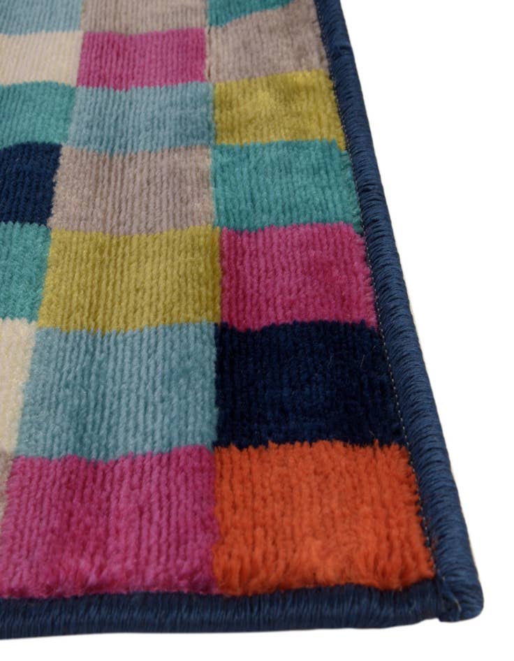 Detail image of  3' x 12' Azalea Runner Rug