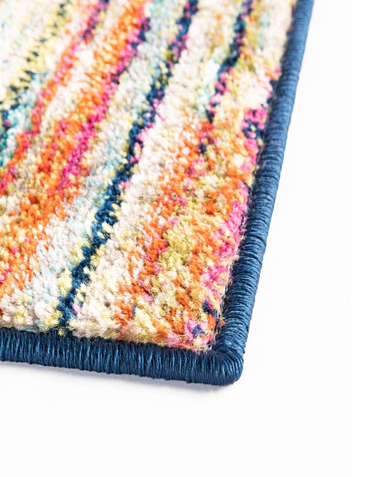 Detail image of  2' x 6' Azalea Runner Rug