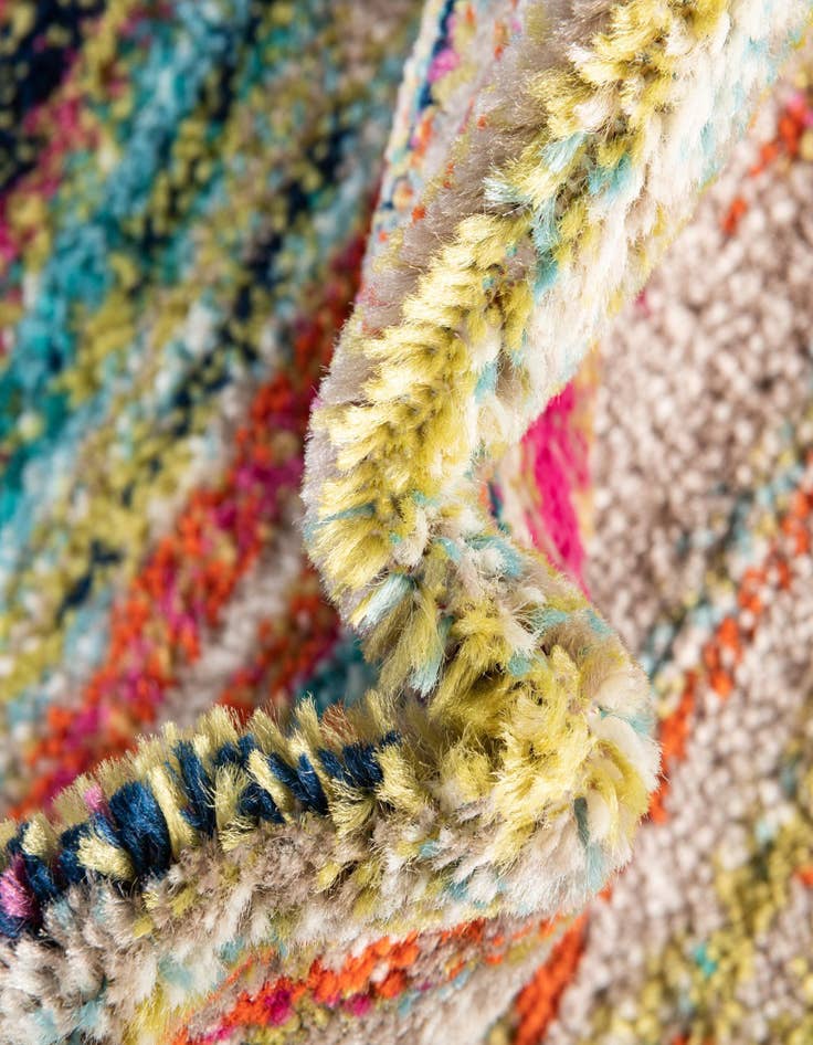 Detail image of  2' x 6' Azalea Runner Rug