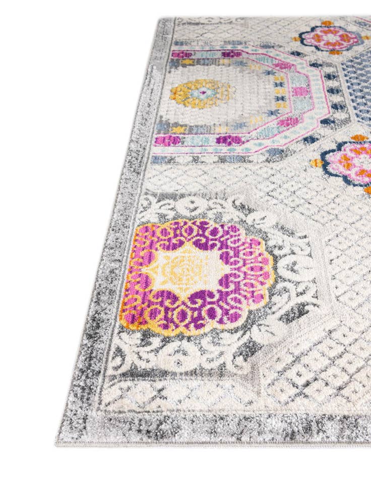 Detail image of  2' 7 x 9' 10 Budapest Runner Rug