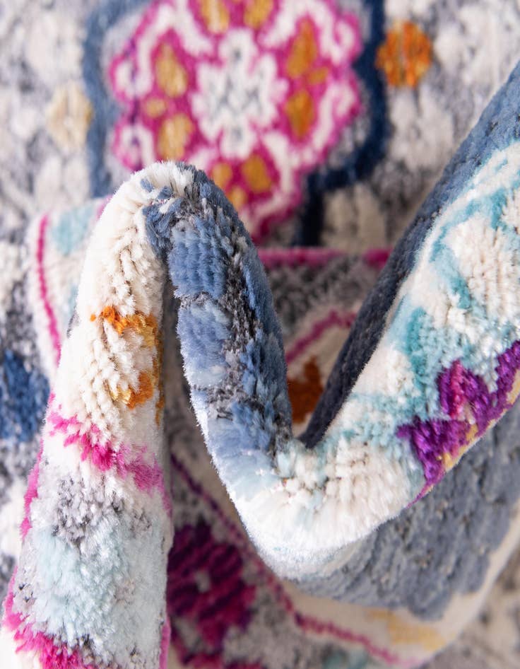 Detail image of  2' 7 x 9' 10 Budapest Runner Rug