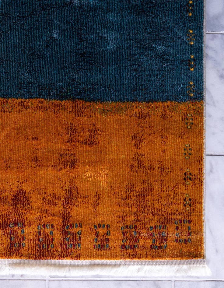 Detail image of  2' 2 x 6' Dakota Runner Rug