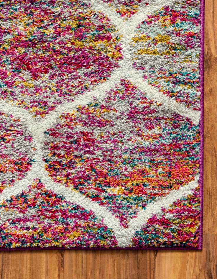 Detail image of  2' x 4' Lattice Frieze Runner Rug