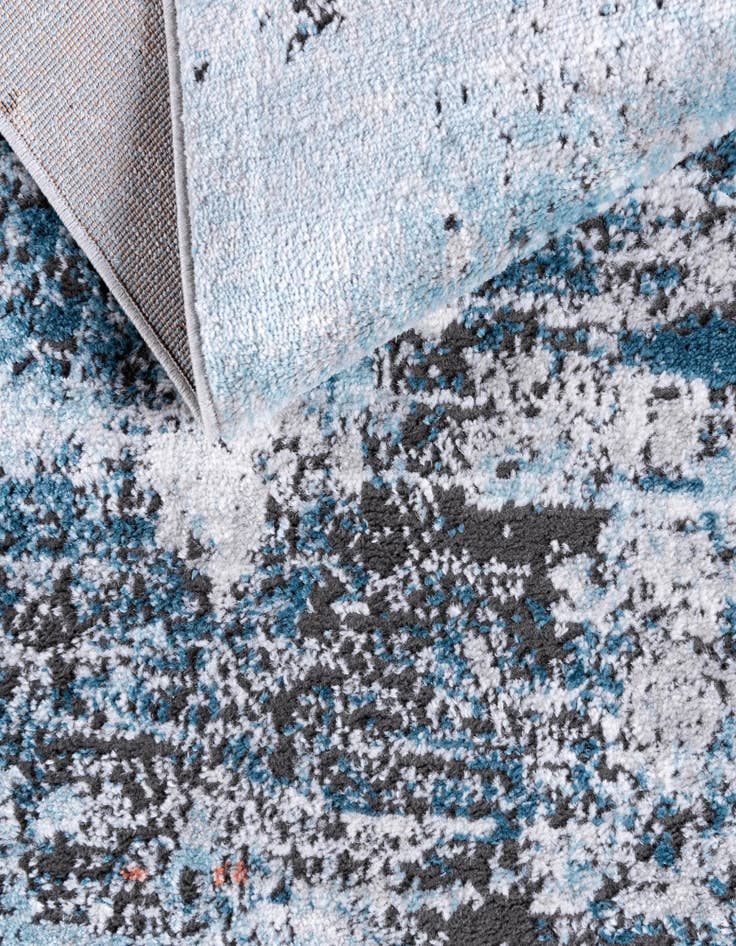 Detail image of  2' 2 x 6' Leipzig Runner Rug