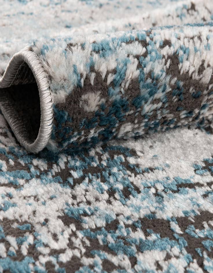 Detail image of  2' 7 x 10' Leipzig Runner Rug