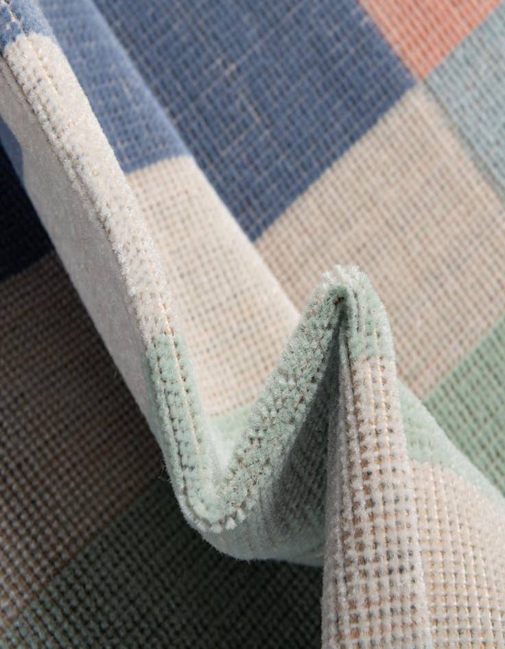 Detail image of  2' x 6' Lotus Runner Rug