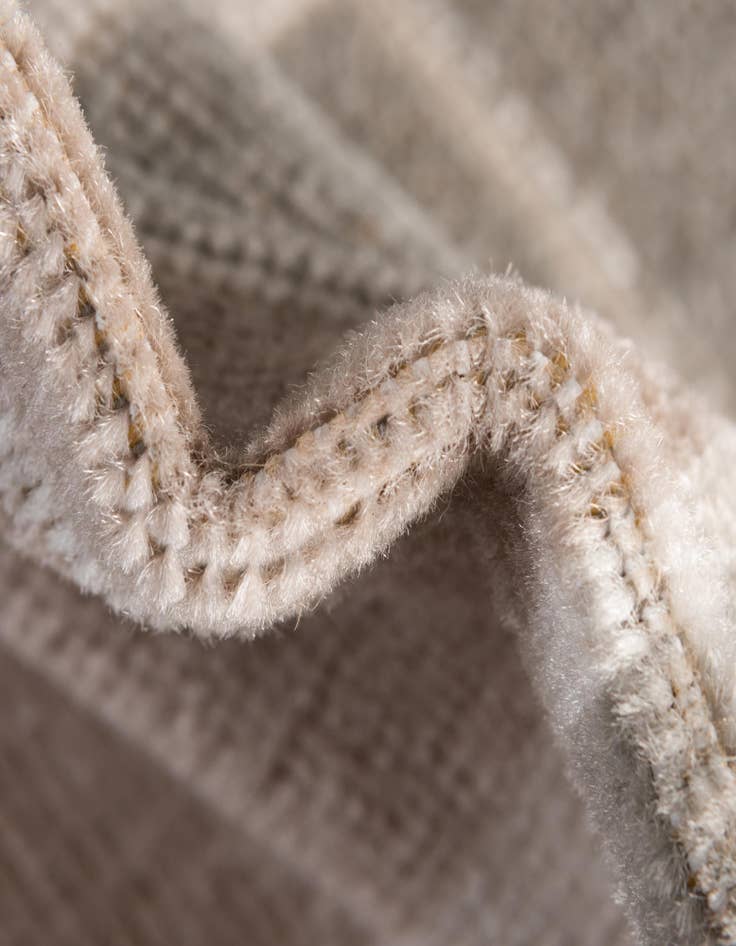 Detail image of  2' x 6' Lotus Runner Rug