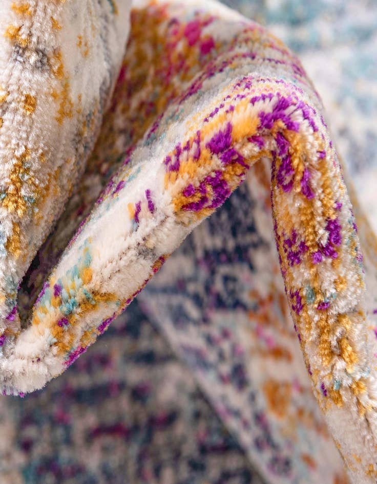 Detail image of  2' 7 x 9' 10 Malibu Runner Rug