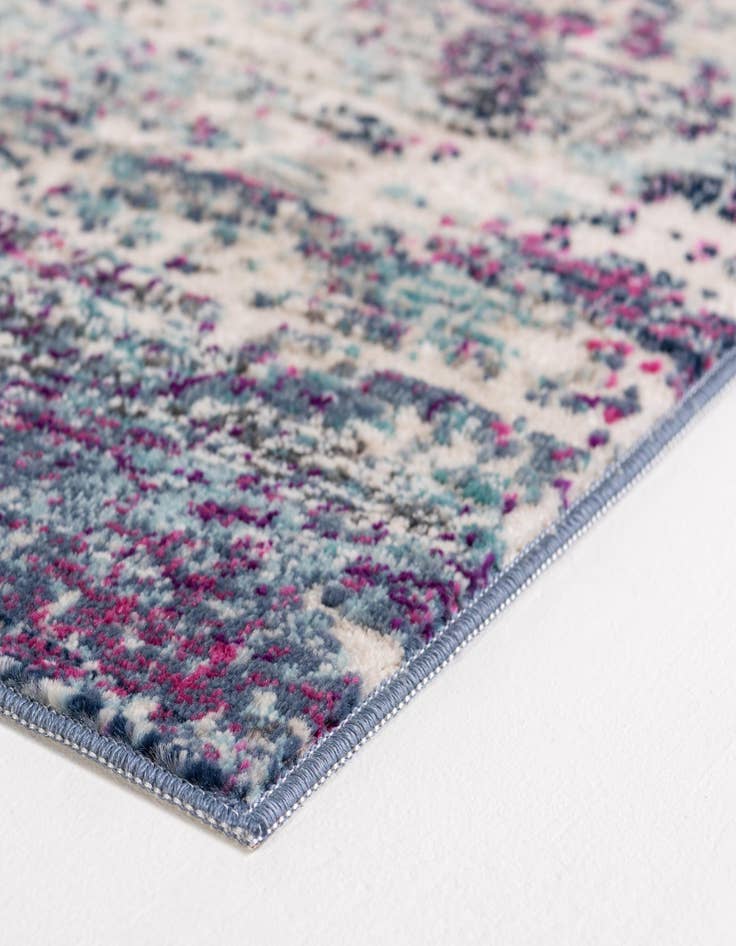 Detail image of  2' 7 x 9' 10 Malibu Runner Rug