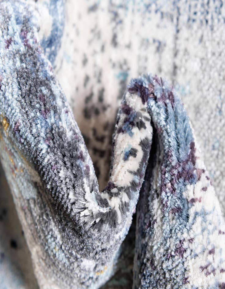 Detail image of  2' 7 x 9' 10 Malibu Runner Rug