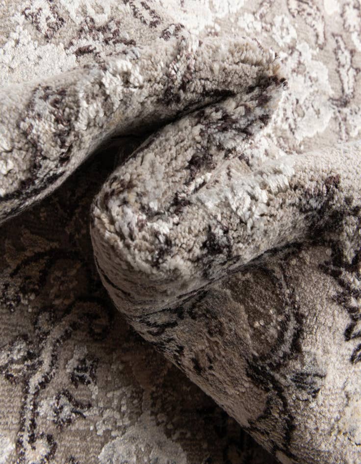 Detail image of  2' 7 x 8' Noble Runner Rug