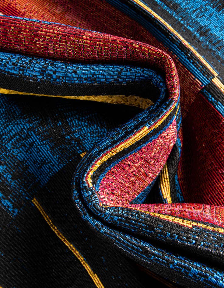 Detail image of  2' 7 x 10'  Washable Modern Indoor / Outdoor Runner Rug