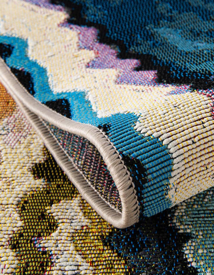 Detail image of  2' 7 x 10'  Washable Modern Indoor / Outdoor Runner Rug