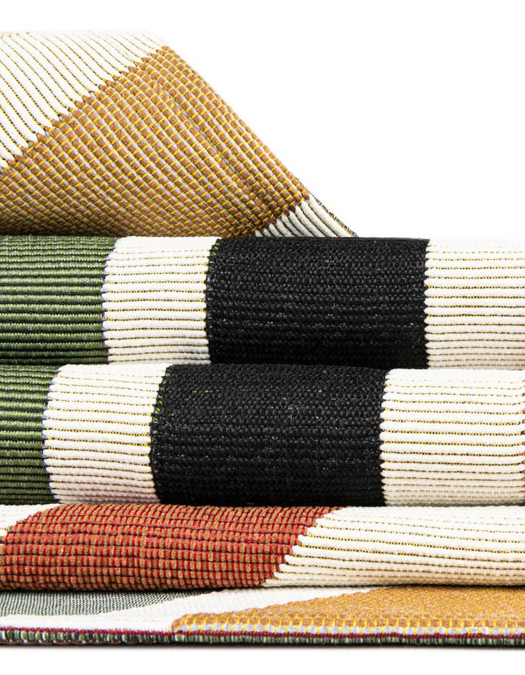 Detail image of  2' 7 x 10'  Washable Modern Indoor / Outdoor Runner Rug