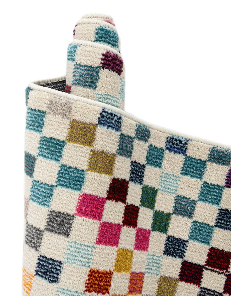 Detail image of  2' 7 x 10'  Washable Theia Runner Rug