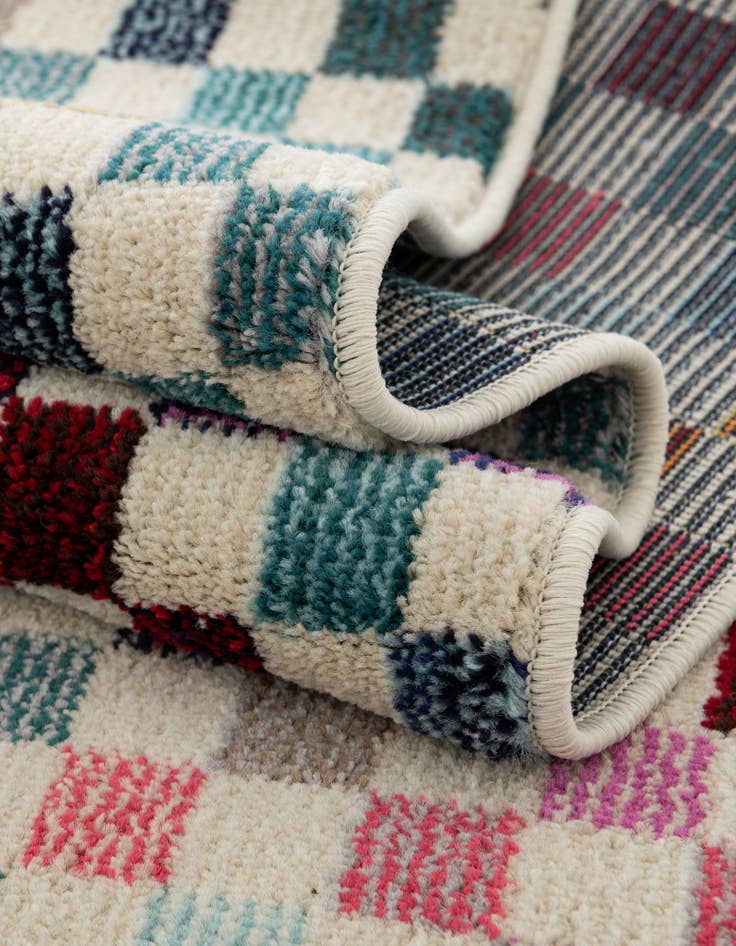 Detail image of  2' 7 x 10'  Washable Theia Runner Rug