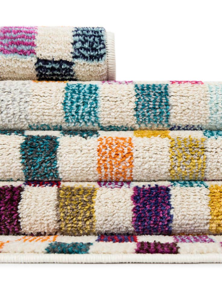 Detail image of  2' 7 x 10'  Washable Theia Runner Rug