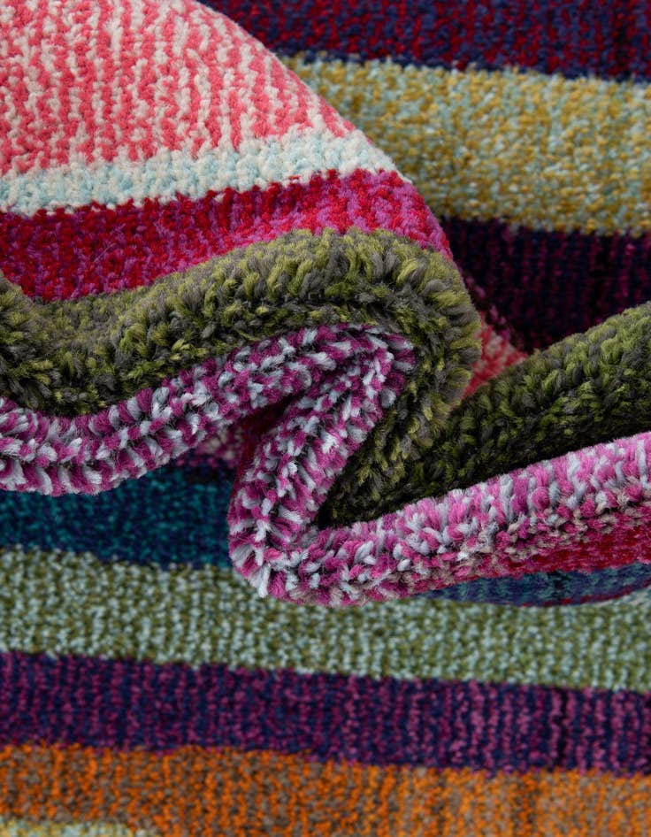 Detail image of  2' 7 x 10'  Washable Theia Runner Rug