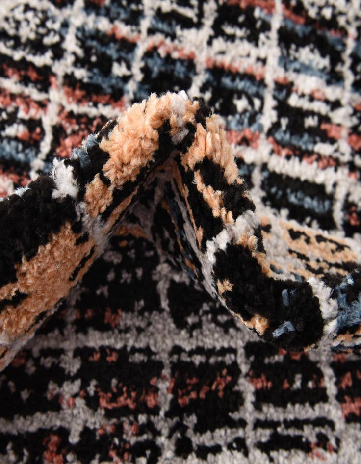 Detail image of  7' 10 x 7' 10 Aramis Square Rug