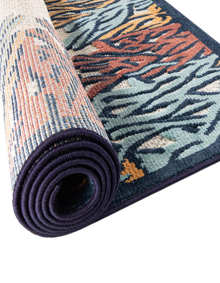 Detail image of  7' 10 x 7' 10  Washable Belize Indoor / Outdoor Square Rug