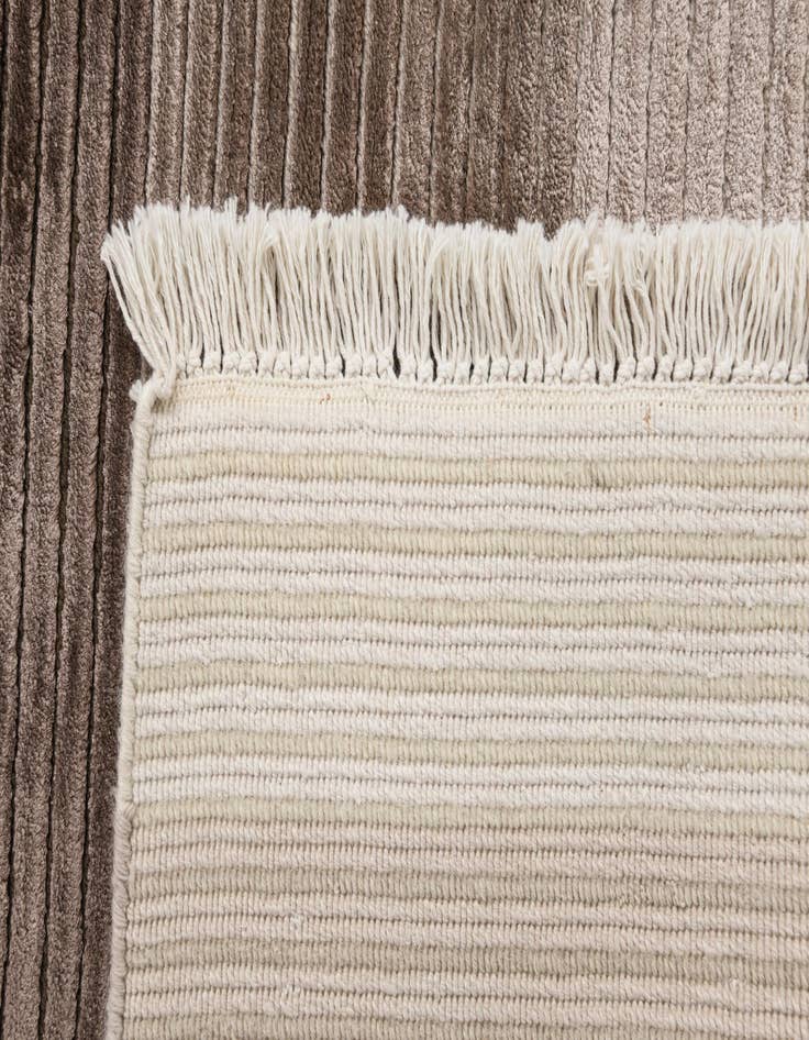 Detail image of  2' 6 x 2' 7  Hand Knotted Darya Wool Square Rug