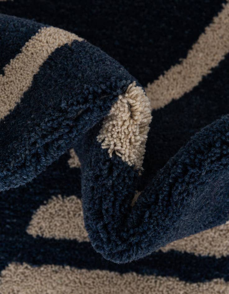 Detail image of  4' 1 x 4' 1 Handtufted Wool Square Rug