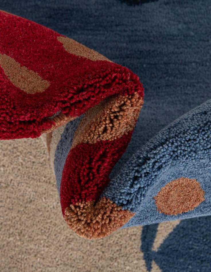 Detail image of  6' 1 x 6' 1 Handtufted Wool Square Rug