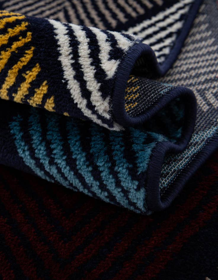 Detail image of  7' 10 x 7' 10 Laguna Square Rug