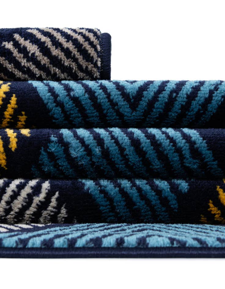 Detail image of  7' 10 x 7' 10 Laguna Square Rug