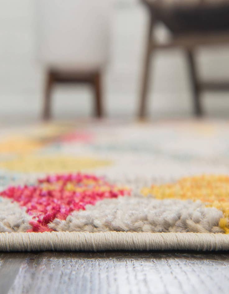 Detail image of  6' x 6'  Washable Mesa Square Rug
