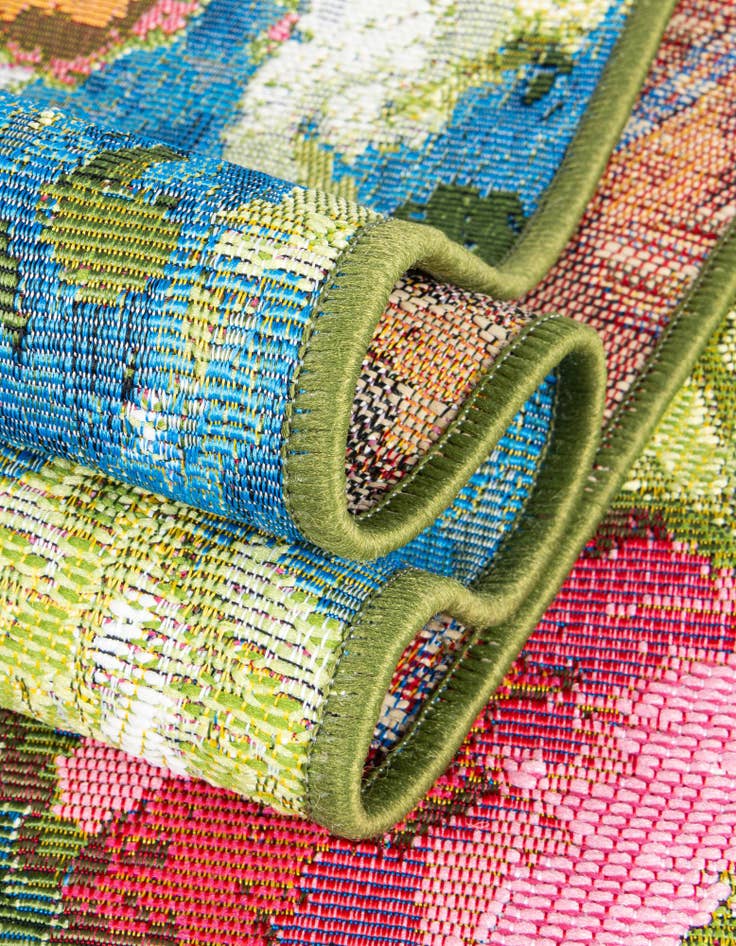 Detail image of  8' x 8'  Washable Botanical Indoor / Outdoor Square Rug