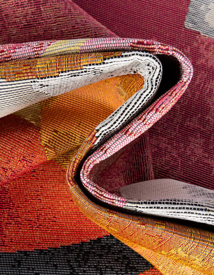 Detail image of  7' 10 x 7' 10  Washable Modern Indoor / Outdoor Square Rug