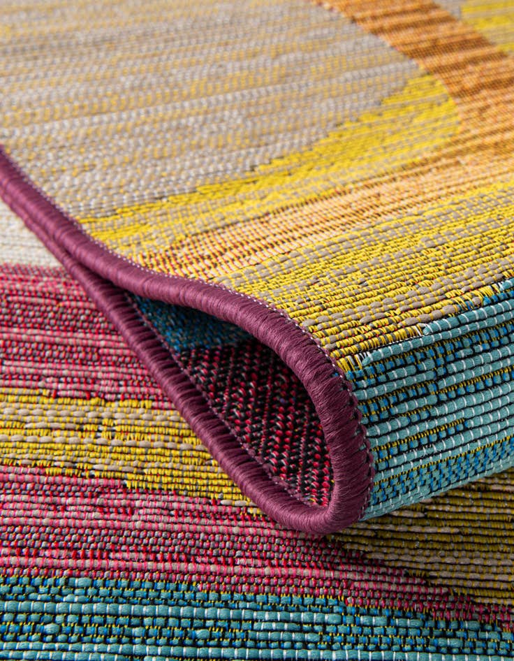 Detail image of  7' 10 x 7' 10  Washable Modern Indoor / Outdoor Square Rug