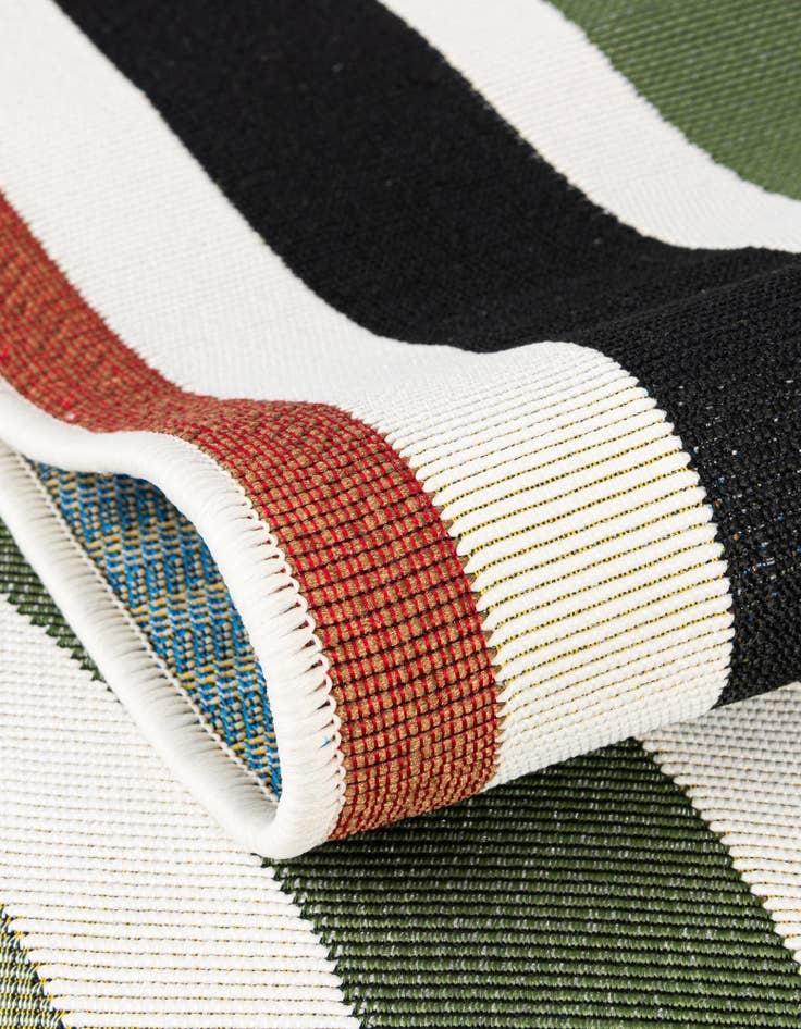 Detail image of  7' 10 x 7' 10  Washable Modern Indoor / Outdoor Square Rug