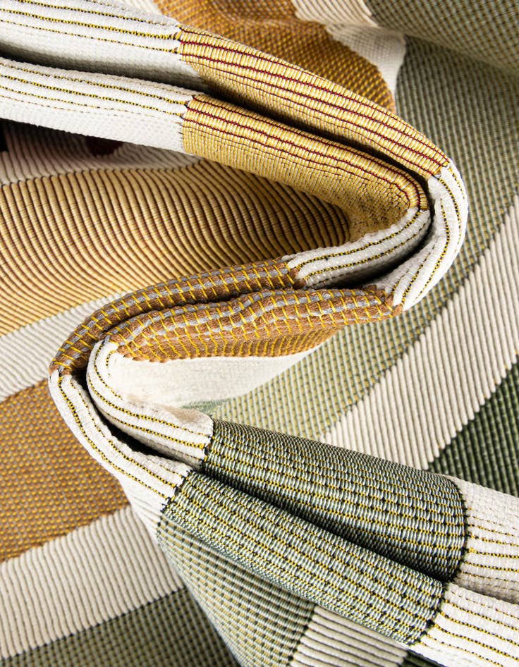 Detail image of  7' 10 x 7' 10  Washable Modern Indoor / Outdoor Square Rug